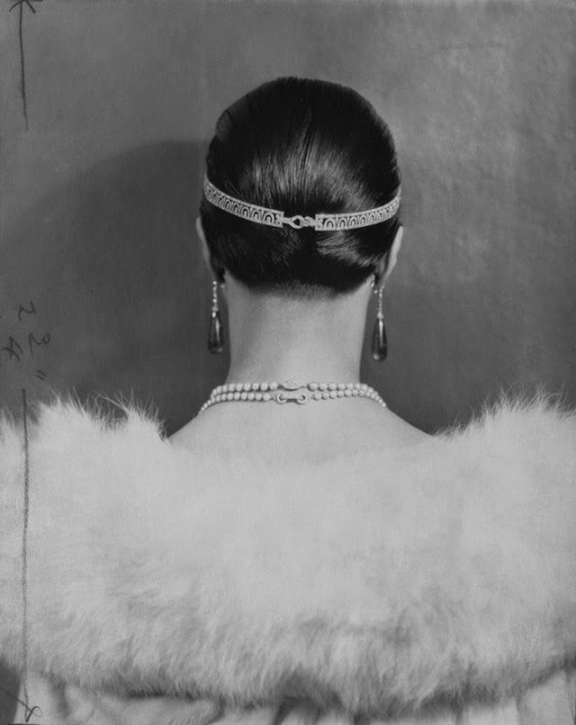 Myrna Loy, c. 1920s. (with pearls down the back)